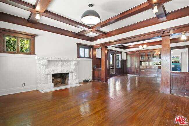 Building Photo - 1438 W 45th St