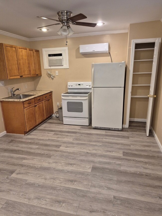 Primary Photo - 9400 Lomax St