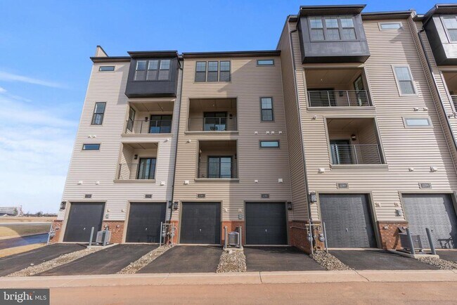 Building Photo - 22395 Claude Moore Dr