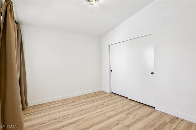 Building Photo - 7400 Queen Palm Dr