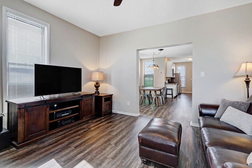 Building Photo - 729 Hamlet St