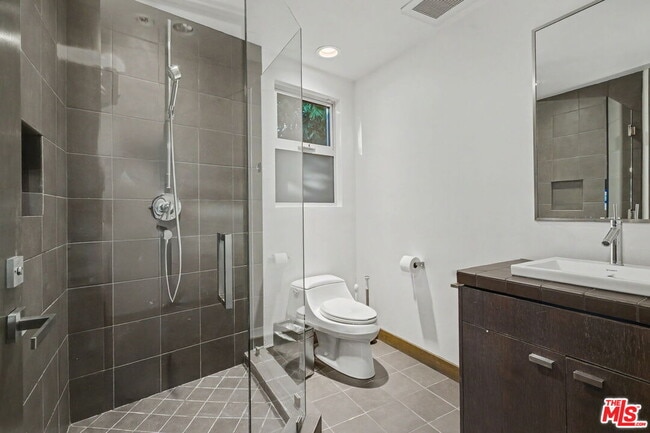 Building Photo - 2644 Eden Pl