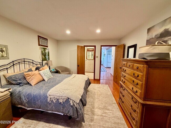 Building Photo - 811 Paddock Ct