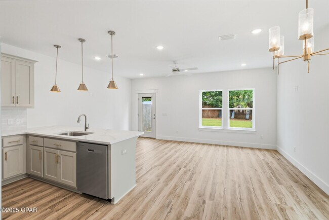 Building Photo - 924 Grace Ave