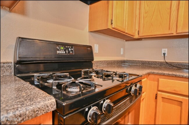 Building Photo - 3140 Tierra Encino Dr