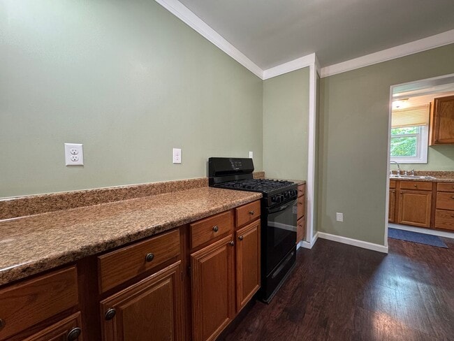 Building Photo - Charming 2 Bed 1.5 Bath Single Family Home...