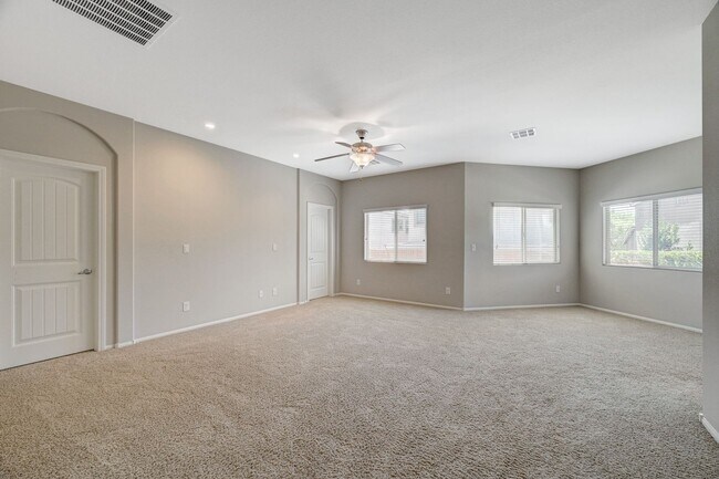 Building Photo - Beautiful DR Horton Home in Centennial Hil...