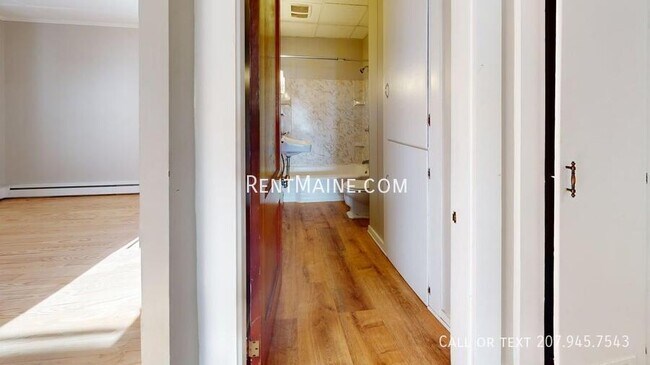 Building Photo - 5 Monument St