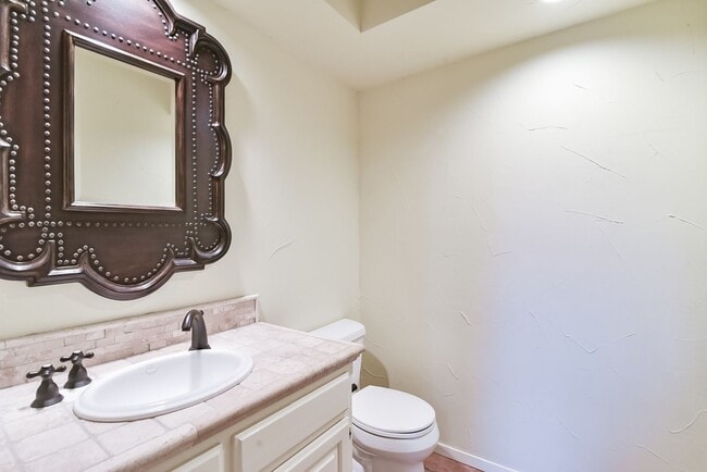 Building Photo - Luxury Living on Lake Arlington