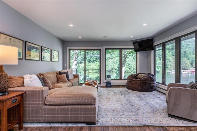 Building Photo - 8 Cedar Point Dr