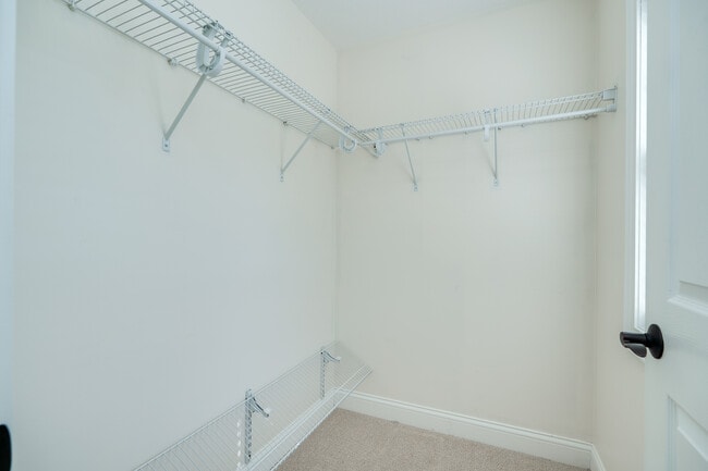 Building Photo - 208 Pointe Oakwood Way