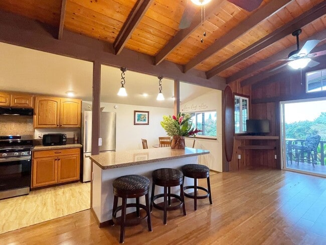 Building Photo - Charming Hamakua Coast Furnished Rental Available: 2 BR / 1.75 BA