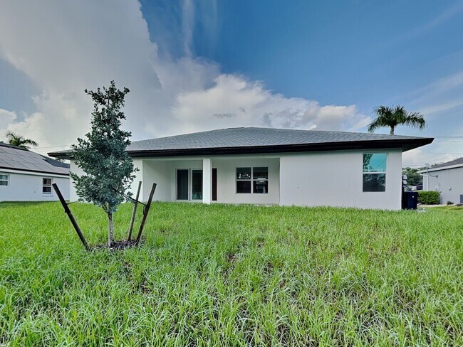 Building Photo - 4105 NE 16th Ave