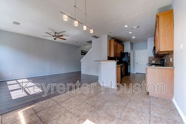 Building Photo - 47 Wickerdale Pl