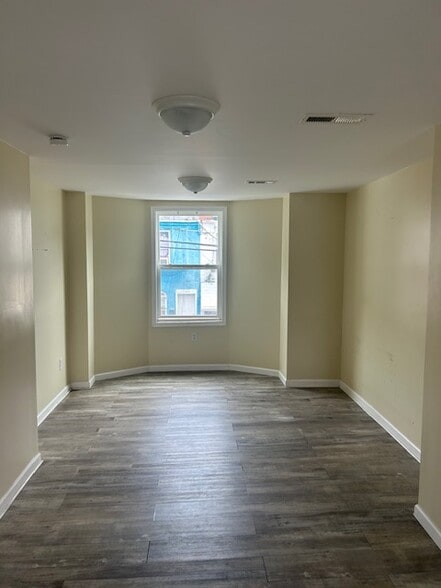 Building Photo - 408 S 9th St