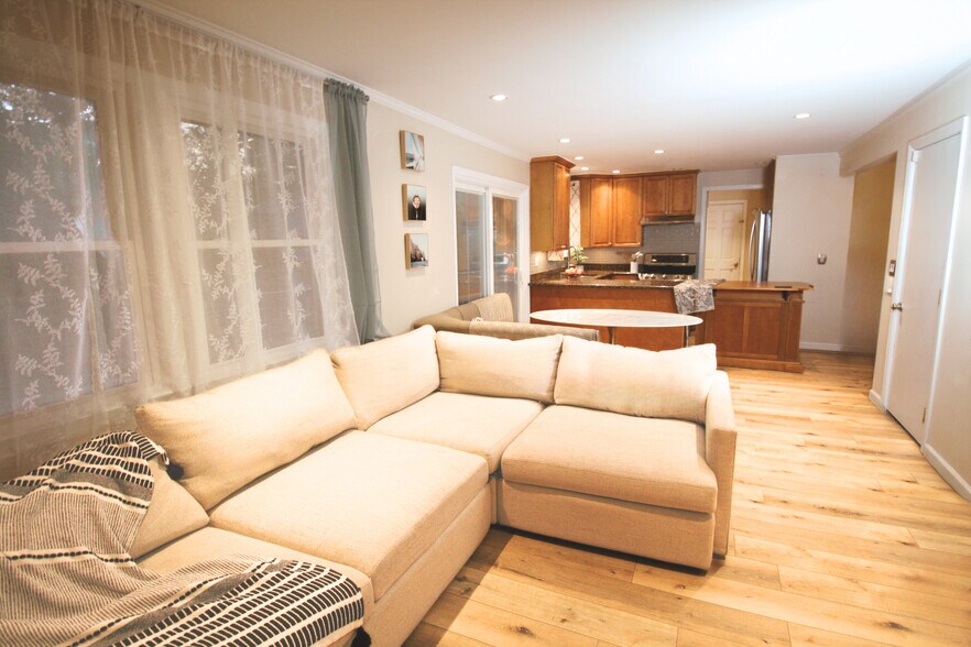 Open concept family room and kitchen - 10 Lundy Ln