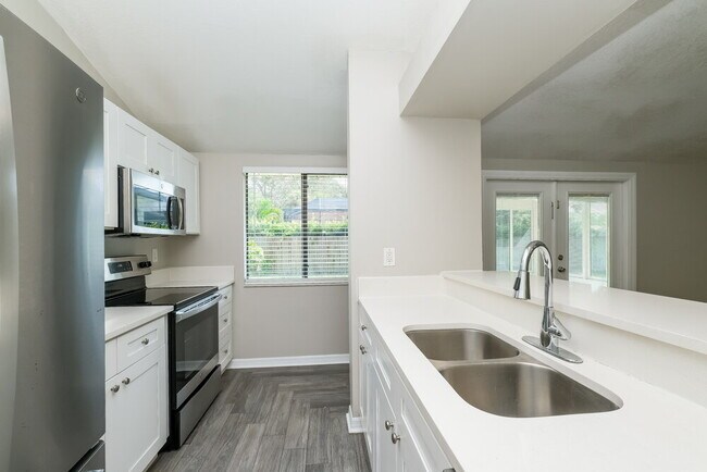 Building Photo - 1191 Mineola Cir