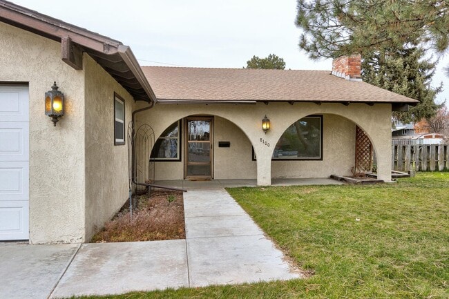 Building Photo - Charming Residence in a Prime Location 3bed/2bath - Shop Not Included