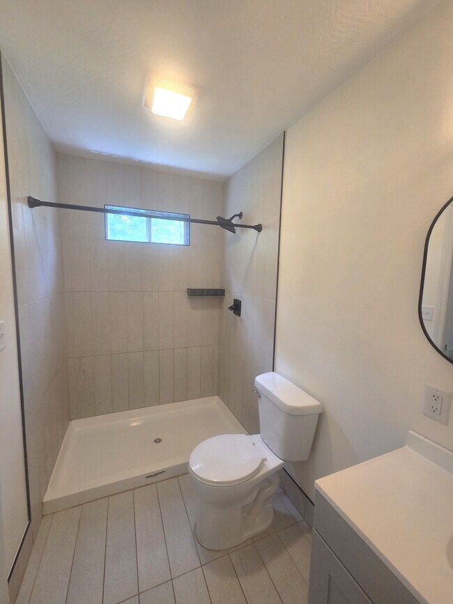 Building Photo - 2842 W Elm St