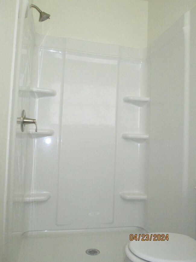Building Photo - HOUSE -- 3 bedrooms, 2 bathrooms, Garage