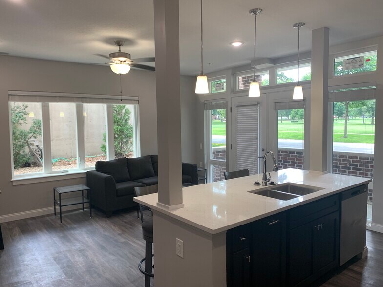 Building Photo - 403 W University Ave