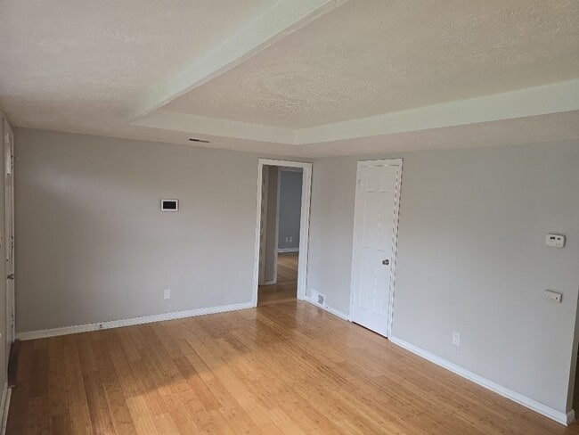 Building Photo - Coming Soon! Cozy 2-Bedroom Gem | $1,049/m...