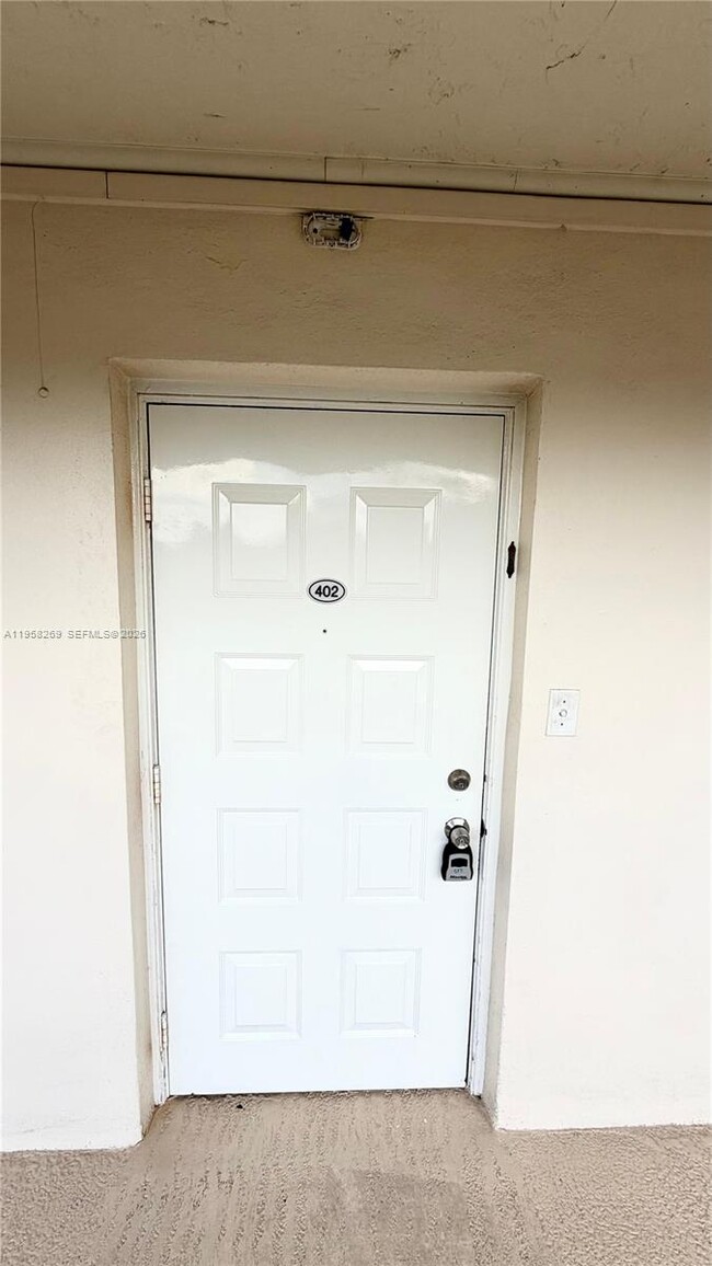 Building Photo - 3520 Oaks Way