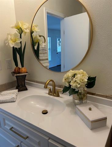 Building Photo - 609 Storrs St