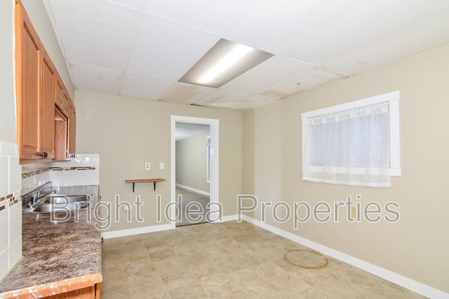 Building Photo - 454 Sherburne Ave