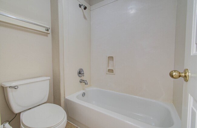 Building Photo - 14543 Bergenia Dr