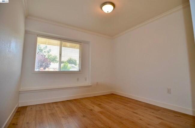 Building Photo - 9127 Tangerine St
