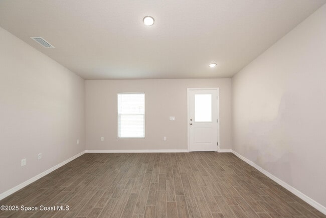 Building Photo - 348 Frederick St SW