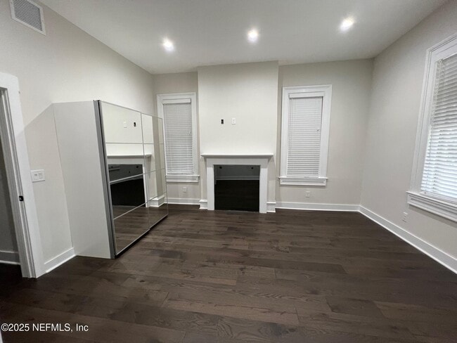 Building Photo - 1541 Riverside Ave