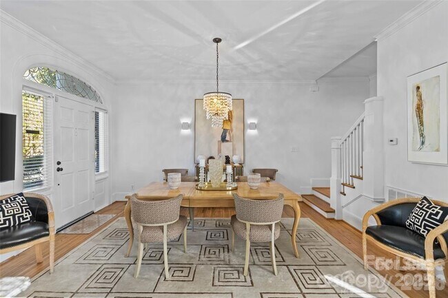 Building Photo - 609 Queens Rd