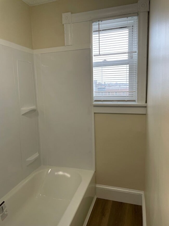 Building Photo - 719 N Milton Ave