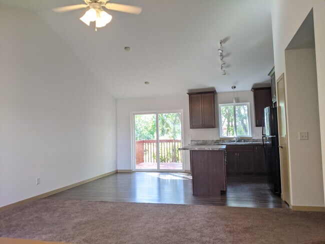 Building Photo - 819 Thompson Dr