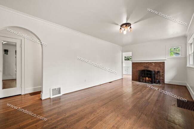 Building Photo - Modern Mediterranean 2 Bed/2 Bath with plenty of space - Pet Friendly!