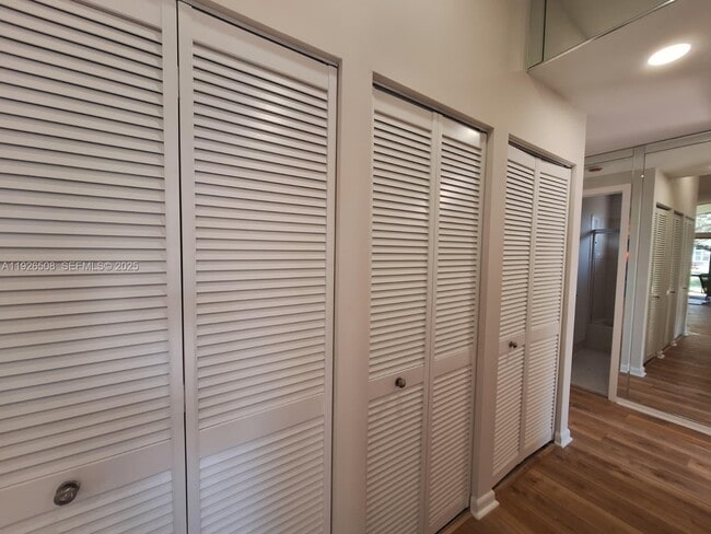 Building Photo - 22295 Timberly Dr