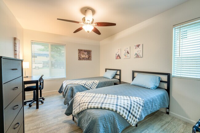 Bedroom 2 - 1219 W 10th Pl