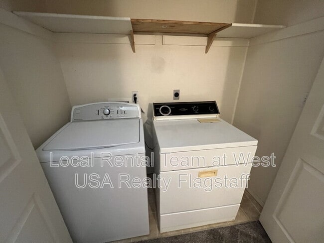 Building Photo - 6087 E Mountain Oaks Dr