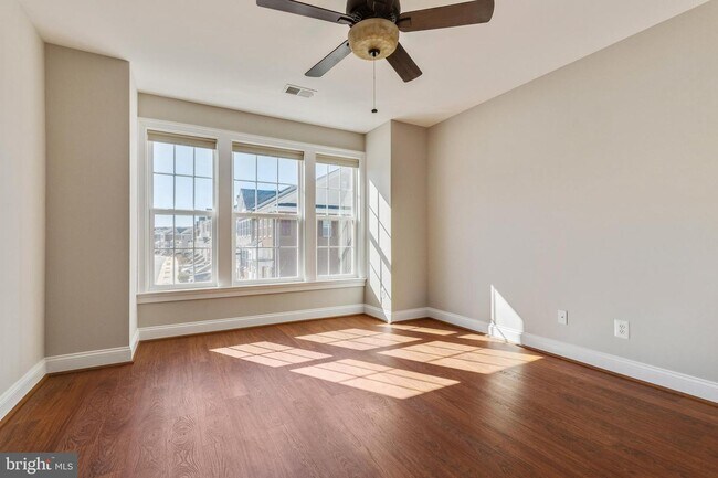 Building Photo - 42668 Keiller Terrace