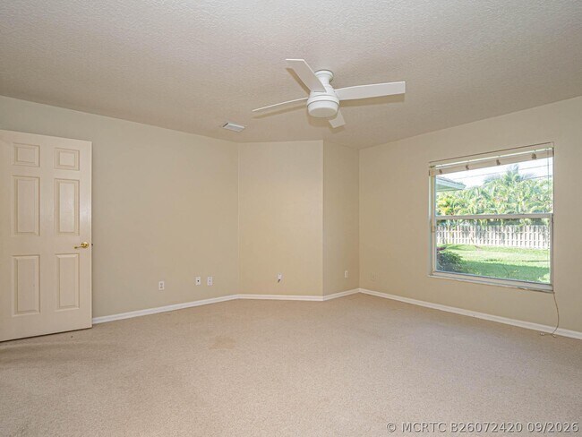 Building Photo - 141 39th Dr