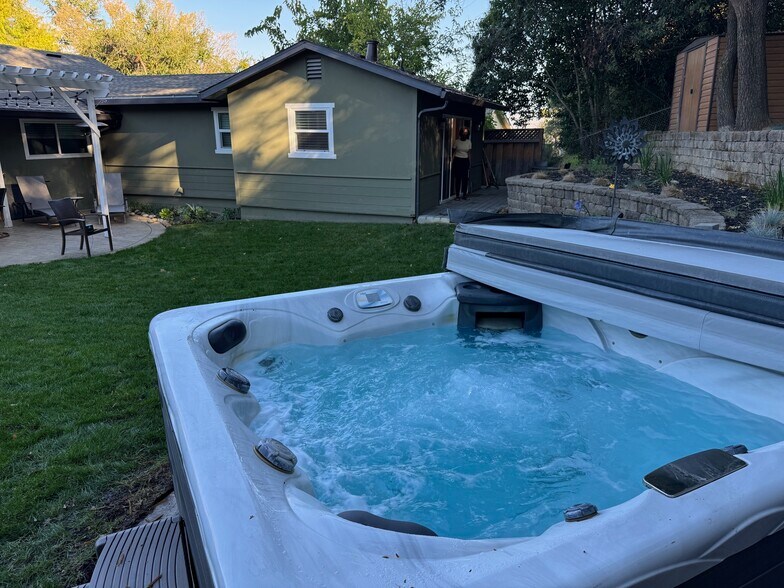 Building Photo - 779 Hamilton Dr