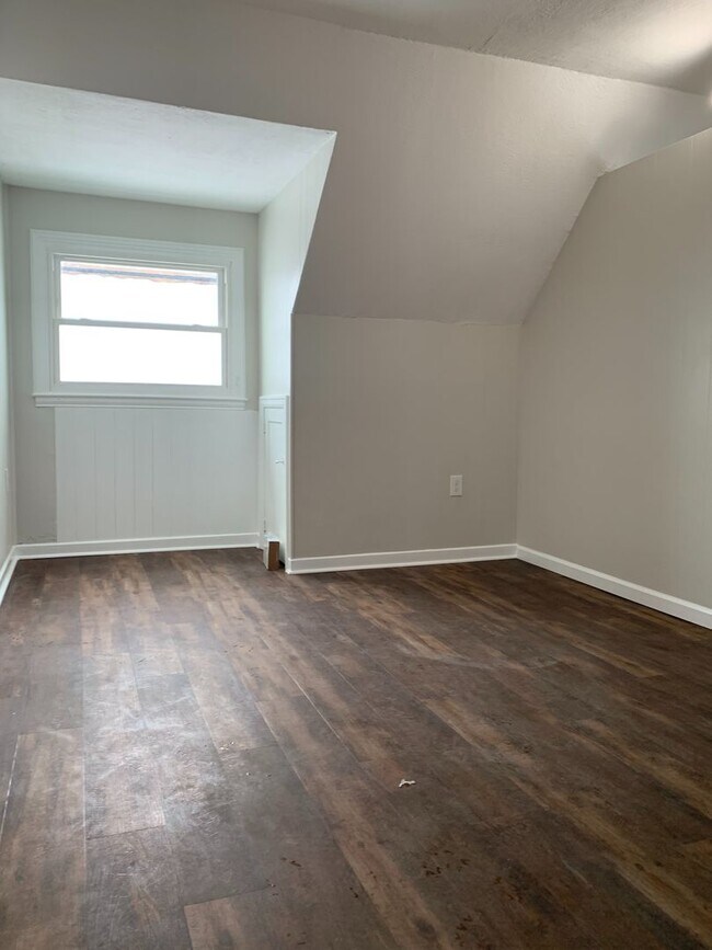 Building Photo - 147 Meade Ave