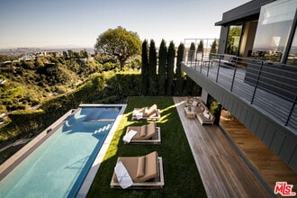 Building Photo - 1030 Somera Rd