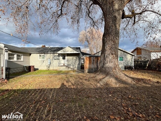 Building Photo - Bright & Spacious 3 bedroom, 1 bath Home for Rent!