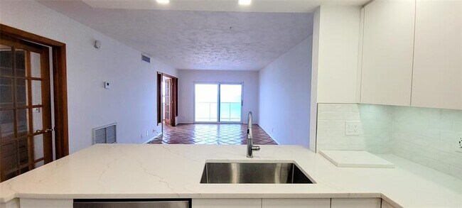 Building Photo - 6000 N Ocean Blvd