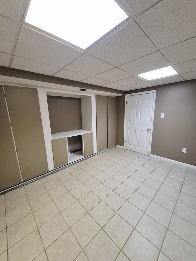 Building Photo - 976 Snow Mountain Rd