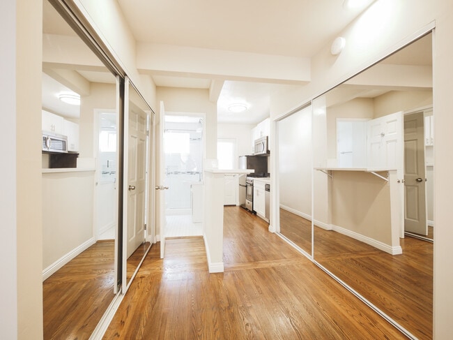 Interior Photo - 1215 Granville Ave