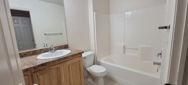 Building Photo - Spacious 2-Story Cedar City Duplex